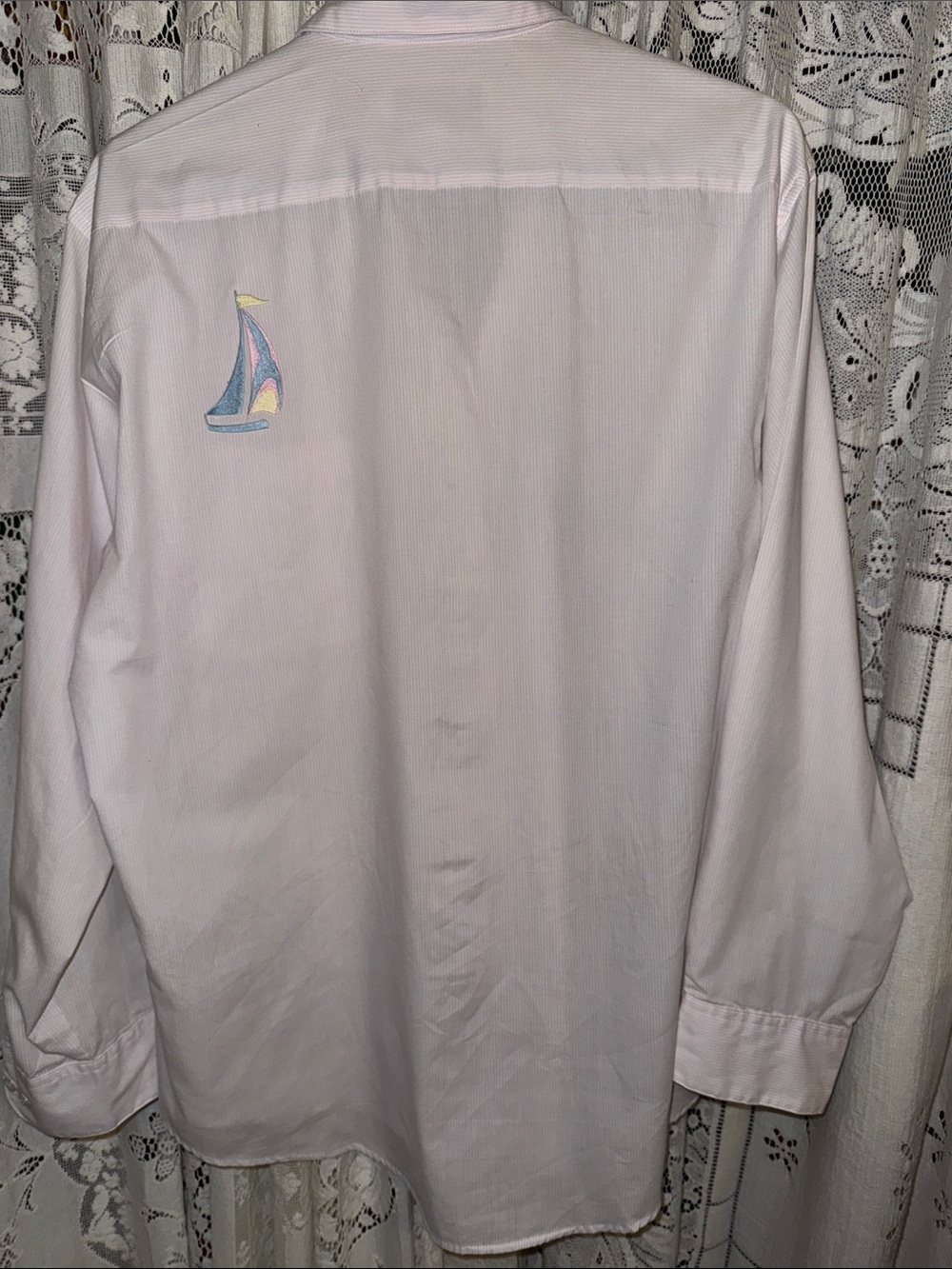 Las Olas Women’s Light Pink Sailboat Embroidered Button-Down Shirt - Picture 5 of 7